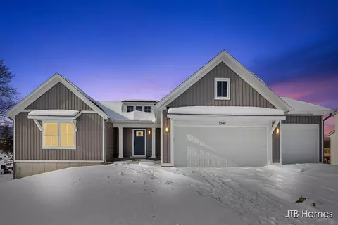 1040 N Washington St SE, Lowell, MI 49331