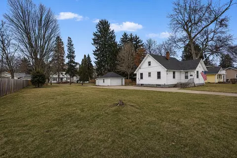 Exterior - 314 Chippewa St, Buchanan, MI 49107 photo 2 of 3