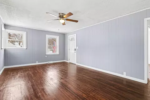 Living - 314 Chippewa St, Buchanan, MI 49107 photo 2 of 2