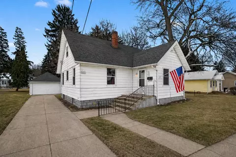 314 Chippewa St, Buchanan, MI 49107