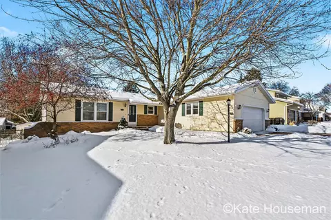 1921 Camille Dr SE, Grand Rapids, MI 49546