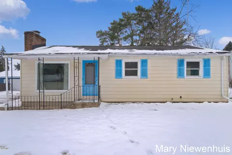 174 Brandywyne Dr NW, Comstock Park, MI 49321