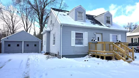 2426 Midday St, Jackson, MI 49203