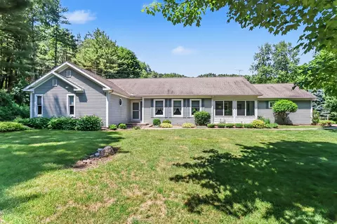 9131 N 42nd St, Hickory Corners, MI 49060