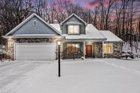160 Laguna Cir, Kalamazoo, MI 49009