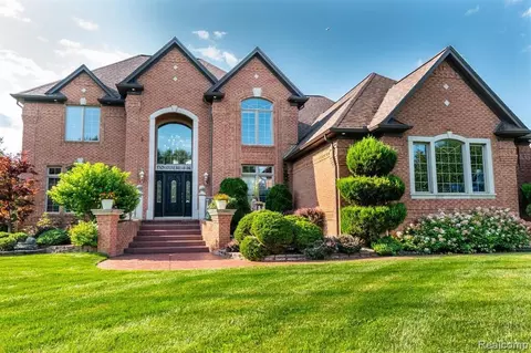 57629 Stonebriar Dr, Washington, MI 48094