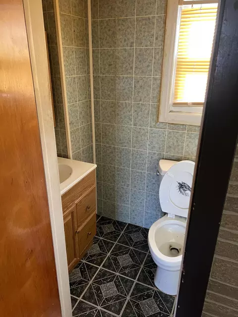Bath - 153 Mantle Ave, Jackson, MI 49202 photo 2 of 3
