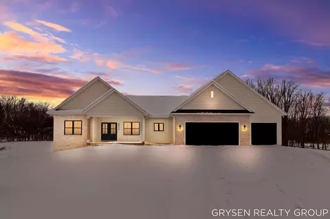 8645 Bosque Dr SE, Caledonia, MI 49316