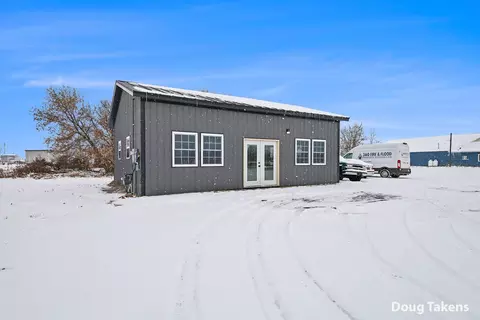 7225 Saddlebag Lake Rd, Lake Odessa, MI 48849