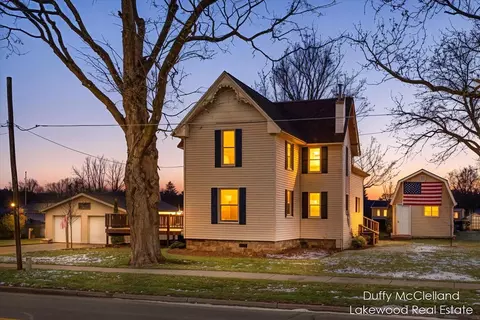 1657 Jordan Lake Ave, Lake Odessa, MI 48849