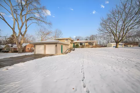 2175 Pioneer Dr, Jackson, MI 49201