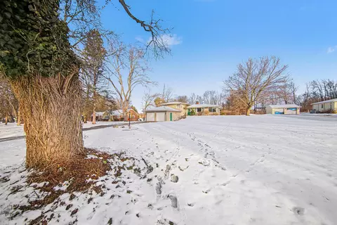 2175 Pioneer Dr, Jackson, MI 49201 photo 3