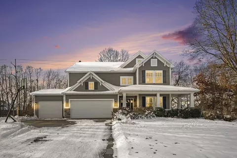 7656 Canyon Dr, Kalamazoo, MI 49009