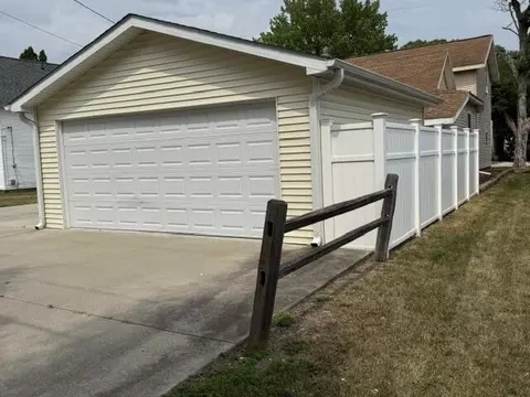 Exterior - 117 N 3rd Ave, Big Rapids, MI 49307 photo 3 of 5