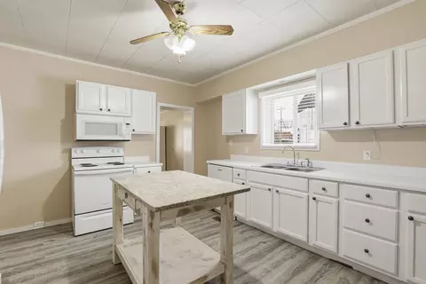 Kitchen - 117 N 3rd Ave, Big Rapids, MI 49307 photo 1 of 4