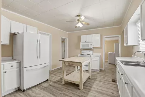 Kitchen - 117 N 3rd Ave, Big Rapids, MI 49307 photo 2 of 4