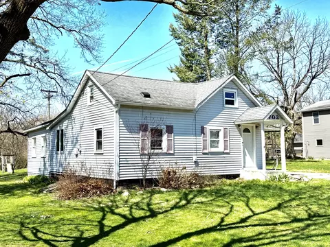 702 S Davis St, Vicksburg, MI 49097