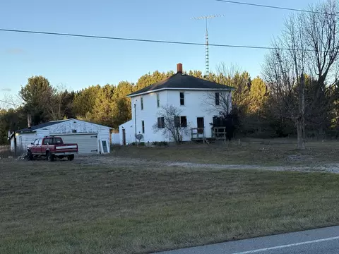1328 W Sugar Grove Rd, Scottville, MI 49454