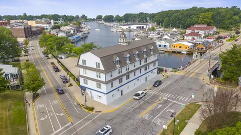 532 Dyckman Ave #17, South Haven, MI 49090
