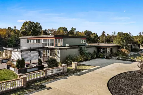 70700 Ironwood Dr, Niles, MI 49120