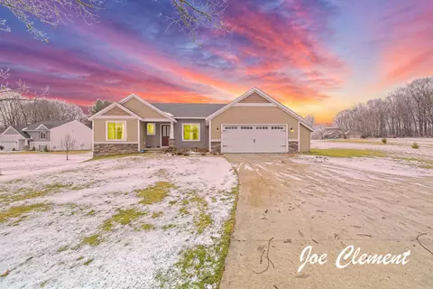 7348 17 Mile Rd NE, Cedar Springs, MI 49319
