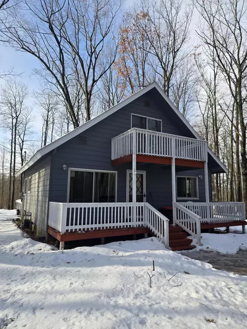 4221 Mockingbird Cir, Farwell, MI 48622