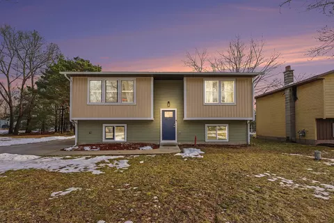 3962 Taylor St, Norton Shores, MI 49444