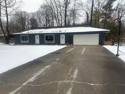 14815 Cross Ln, Spring Lake, MI 49456