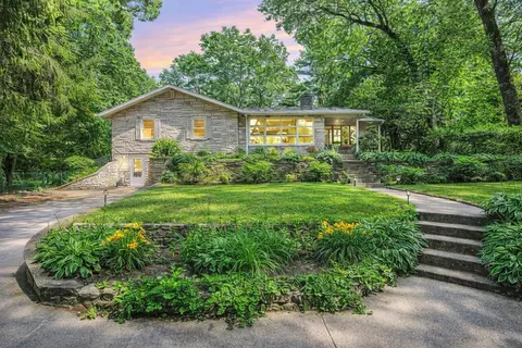 17708 Oakwood Dr, Spring Lake, MI 49456