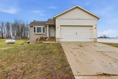 1083 Boncher Blvd #25, Hastings, MI 49058