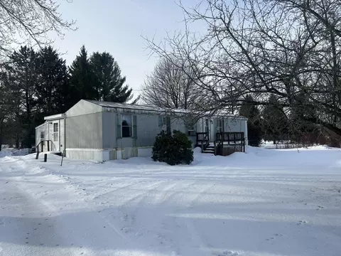 914 Chase St, Luther, MI 49656