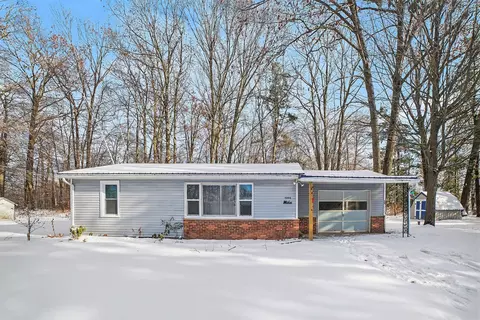 8904 Yoder Dr, Farwell, MI 48622