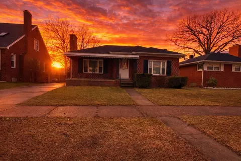 981 Harrison Blvd, Lincoln Park, MI 48146