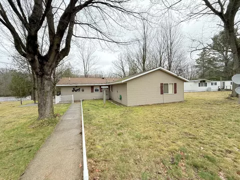 15370 Rapids Dr, Hersey, MI 49639
