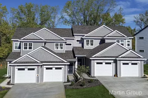 2239 Watertown Way NE, Grand Rapids, MI 49505