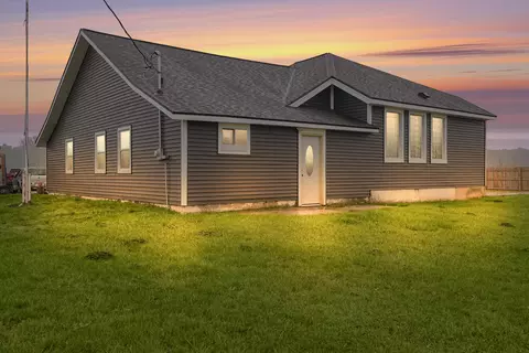 7564 13 Mile Rd NE, Rockford, MI 49341