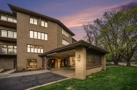 4040 Greenleaf Cir #302, Kalamazoo, MI 49008