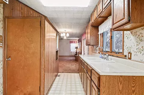 735 Royal Dr, Jackson, MI 49202 photo 12