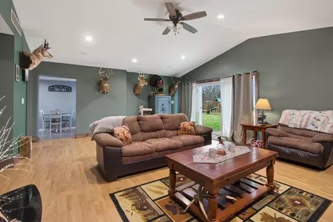 Living - 5900 Benton Rd, Jackson, MI 49201 photo 4 of 5