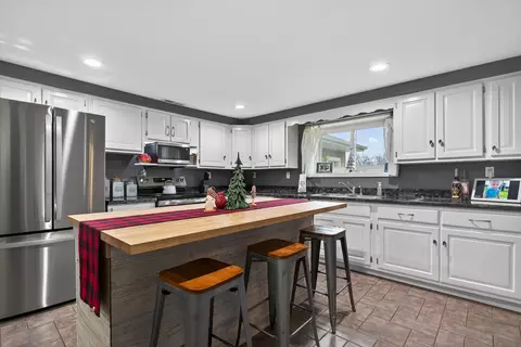 Kitchen - 5900 Benton Rd, Jackson, MI 49201 photo 3 of 3
