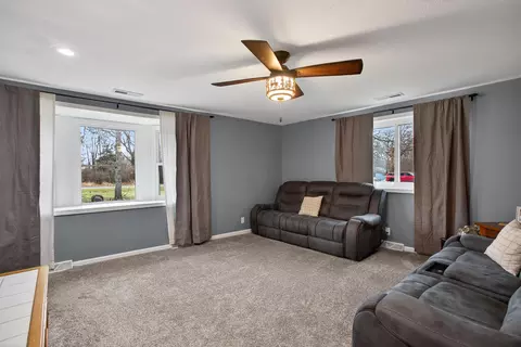 Living - 5900 Benton Rd, Jackson, MI 49201 photo 2 of 5