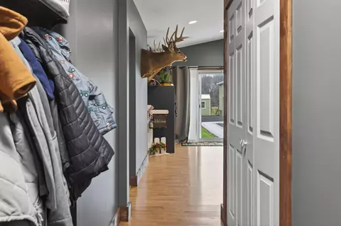 Entry Way - 5900 Benton Rd, Jackson, MI 49201 photo 5 of 5