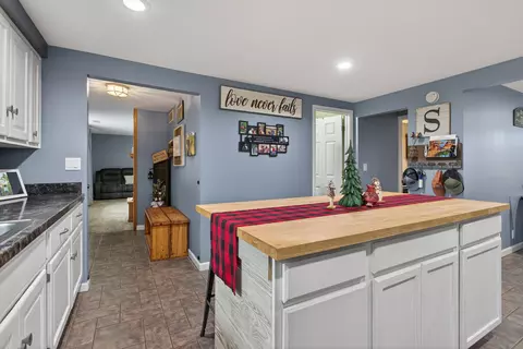 Entry Way - 5900 Benton Rd, Jackson, MI 49201 photo 3 of 5