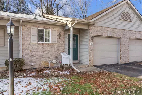 4916 Castle Hill Ct NE, Rockford, MI 49341