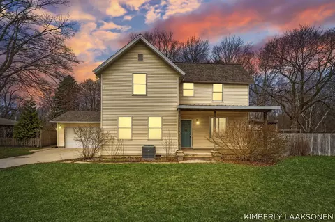 897 W 32nd St, Holland, MI 49423