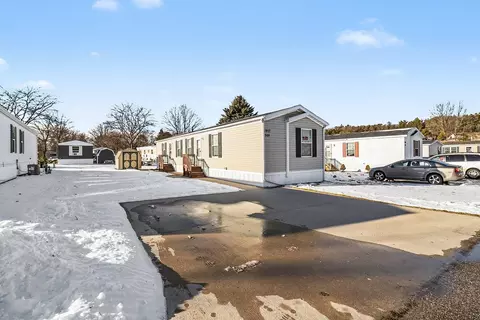 2907 N Sandy Dr, Ludington, MI 49431