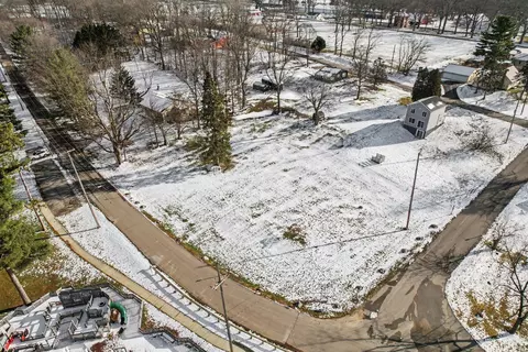 610 Montgomery St, Marshall, MI 49068