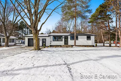 945 N Van Eyck St, Muskegon, MI 49442