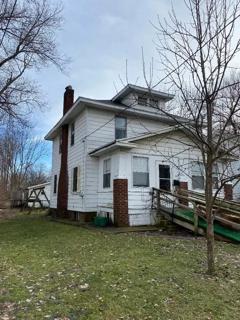 430 N 21st St, Springfield, MI 49037