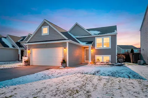 1327 Gardner Pond Ln, Vicksburg, MI 49097